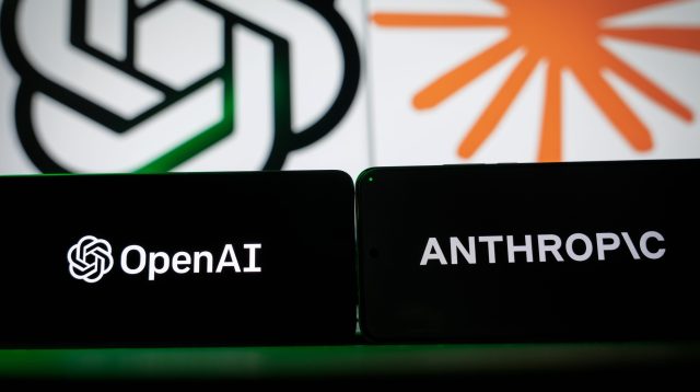 Logos von OpenAI und Anthropic