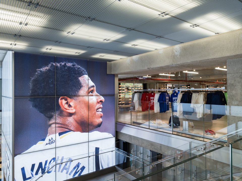 Brand Flagship Champs Elysees Paris