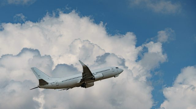 Flugzeug hebt ab