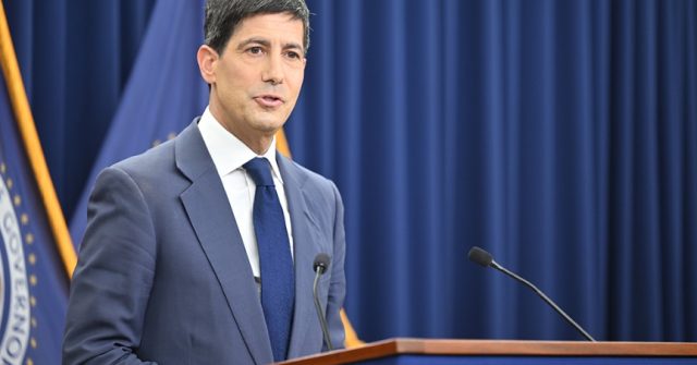 Kevin Warsh, Chairman der US-Notenbank Federal Reserve, bei einer Pressekonferenz im Juni 2026.