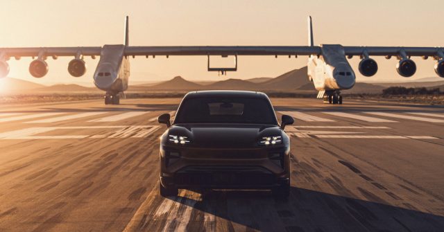 Cayenne trifft das größte Flugzeug der Welt bei 274 kmh
