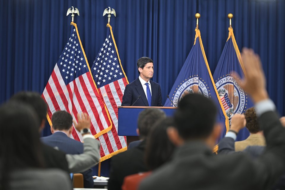 Fed-Chairman Kevin Warsh auf der Pressekonferenz nach dem FOMC-Meeting