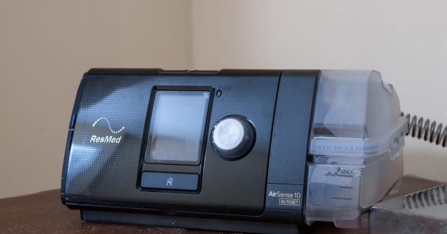 CPAP-Gerät von ResMed zur Behandlung von Schlafapnoe