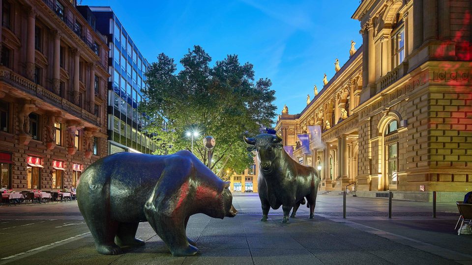 Bulle und Bär – Die Symbolfiguren der Börse in Frankfurt.