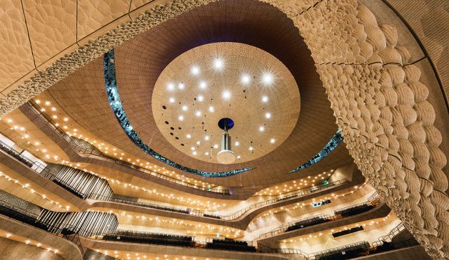 An der Lichttechnik in der Hamburger Elbphilharmonie ist auch Zumtobel beteiligt