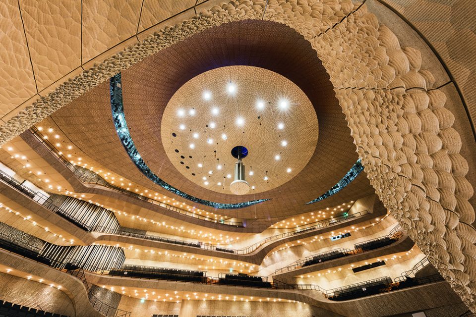 An der Lichttechnik in der Hamburger Elbphilharmonie ist auch Zumtobel beteiligt