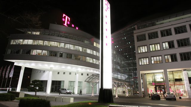telekom-zentrale-bei-nacht-c-deutsche-telekom-ag