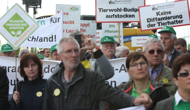 Immer mehr Auflagen und mangelnde Wertschätzung treiben deutsche Bauern auf die Straße.