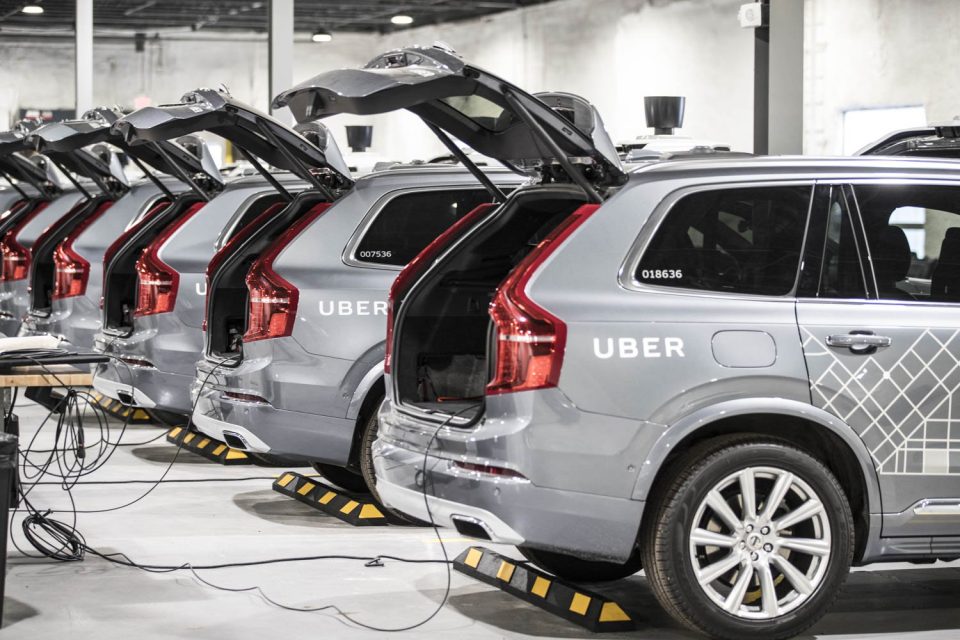 E-Autos des Fahrdienstleisters tanken frische Energie in Reihe
