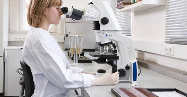 Carl Zeiss Meditec ist auch für seine Mikroskope bekannt.