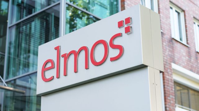 Das Elmos Logo vor einem Firmengebäude