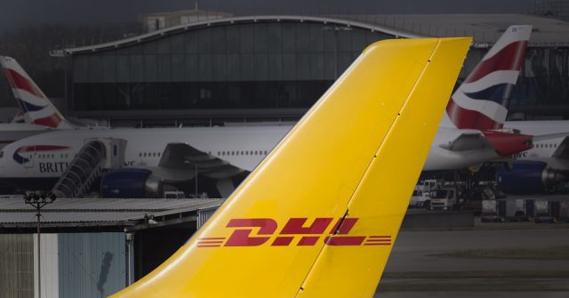 Seitenruder eines DHL-Frachtflugzeuges
