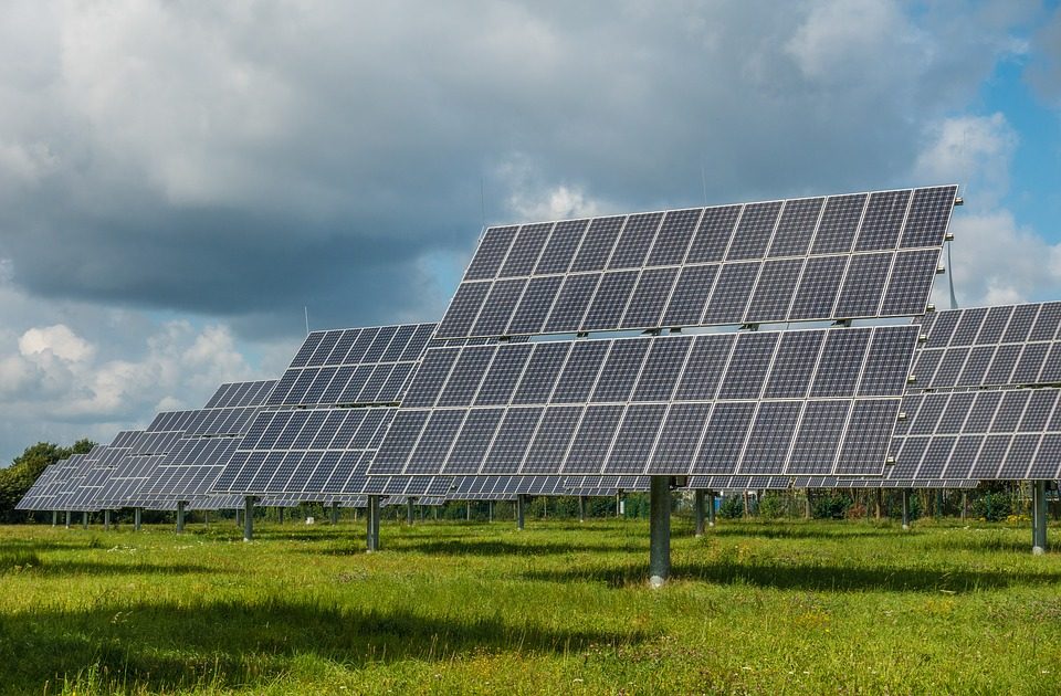 Enphase stellt die für die Solarmodule wichtigen Mikrowechselrichter her.