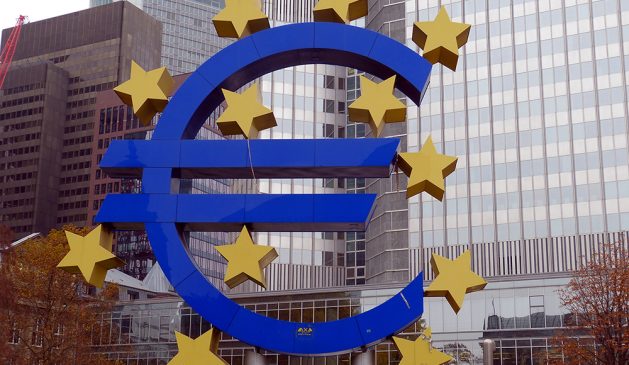 Eurozeichen auf dem Willy-Brandt-Platz