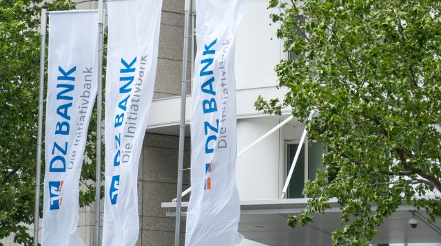 Eingang der DZ Bank in Frankfurt