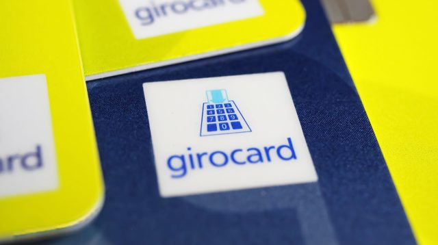 Kartengeschäft_Girocard (c) AdobeStock