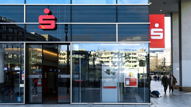 Sparkassenfiliale am Frankfurter Roßmarkt.