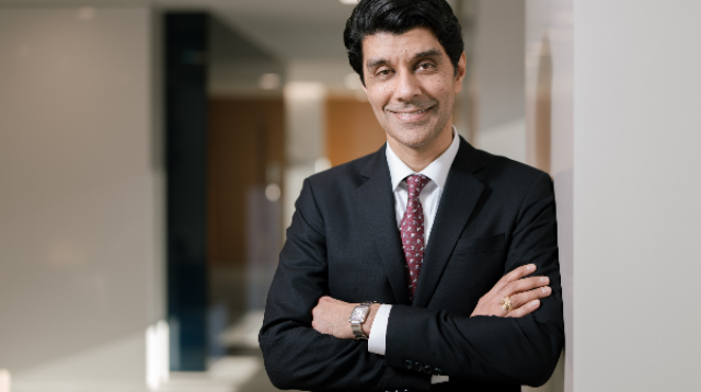 Noch hat Raja Akram nicht als Finanzvorstand der Deutschen Bank losgelegt, doch rhetorisch fügt er sich bereits in den Konzernsprech ein.