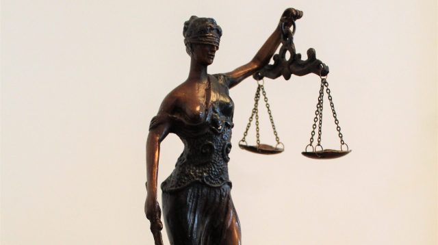 Wer bestimmt, wann Justitia bemüht wird?