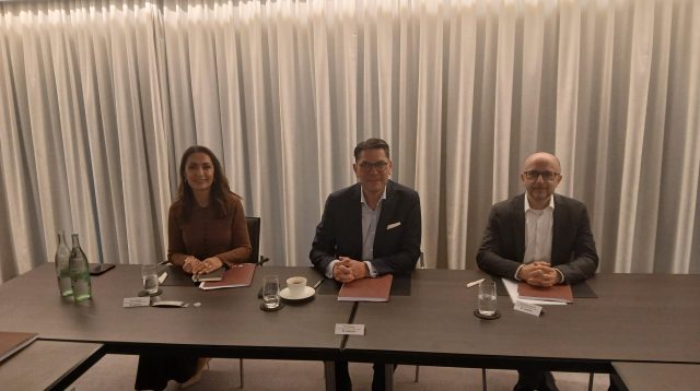 Viridium-Vorstand, Jahrespressekonferenz 2025.
Sara Yussefi-Porschokuh, Chief People and Communications Officer, Tilo Dresig
(CEO) und Christoph Kecher (CTO).