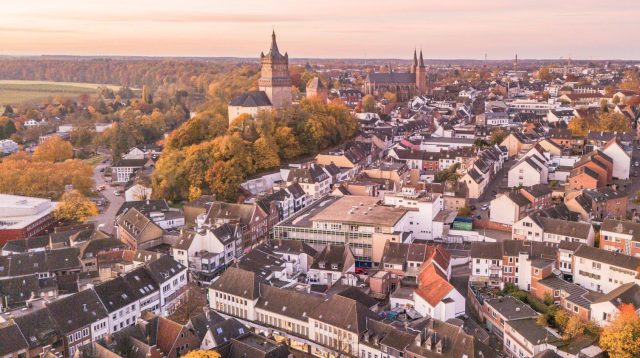 Die Stadt Kleve ist nicht nur für die Schwanenburg im Zentrum, sondern auch für eine strauchelnde Volksbank bekannt.
