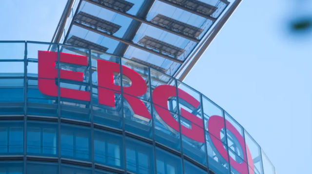 Ergo-Schriftzug.