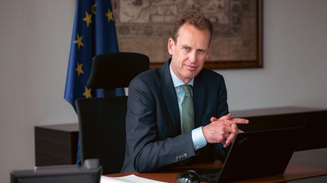 EZB-Direktor Frank Elderson spricht sich für Erleichterungen für kleine Banken aus.