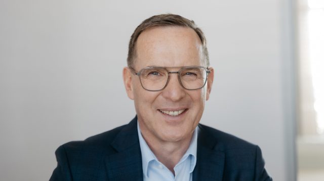 Jens Hasselbächer
Vorstandsmitglied der R+V Versicherung AG, Kunden und Vertrieb.