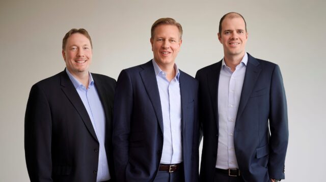 Primus inter pares: Matthias Born (Mitte) dominiert als Mehrheitseigentümer die Fortequa. Als Gründer sind auch Christian Korth (rechts) und Oliver Fritz (links) dabei.