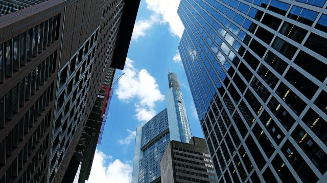 Büroimmobilien in Frankfurt, im Zentrum die Zentrale der Commerzbank