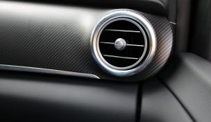 Carbon wird häufig in der Automobilindustrie eingesetzt Carbon wird häufig in der Automobilindustrie eingesetzt