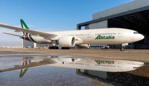 Zur Zukunft der Papst-Airline gibt sich Italiens Wirtschaftsminister Luigi Di Maio siegessicher.