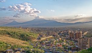 Armeniens bewaffneter Konflikt mit Aserbaidschan macht Prognosen jedoch zum Glücksspiel.