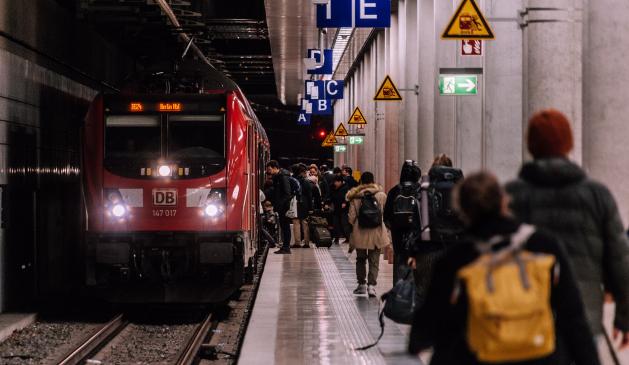 IVU Traffic steht für Komplettlösungen für Busse und Bahnen IVU Traffic steht für Komplettlösungen für Busse und Bahnen