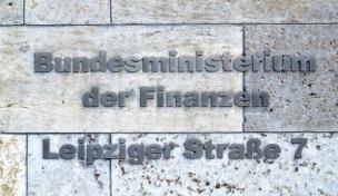Der Fiskus schröpft die Unternehmen Der Fiskus schröpft die Unternehmen