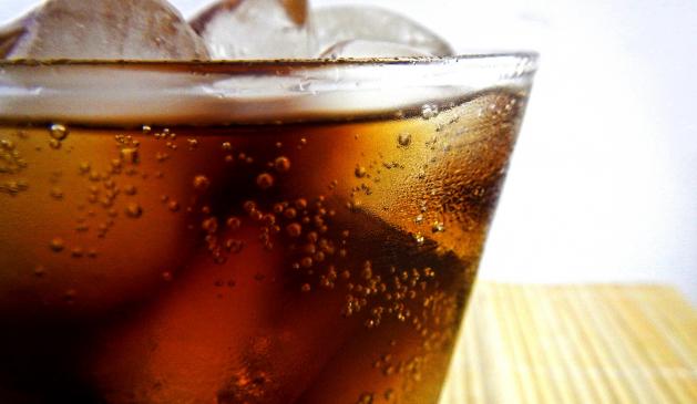 Ein Glas eisgekühlte Cola Ein Glas eisgekühlte Cola