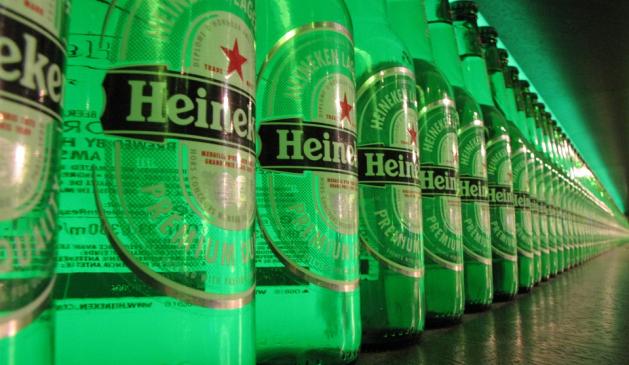 Heineken Bier Flaschenreihe Heineken Bier Flaschenreihe