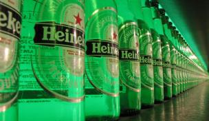 Heineken Bier Flaschenreihe Heineken Bier Flaschenreihe