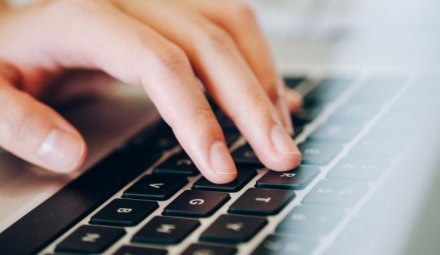Um der Digitalisierung Herr zu werden, nehmen Unternehmen immer häufiger Dienste von IT-Experten in Anspruch Um der Digitalisierung Herr zu werden, nehmen Unternehmen immer häufiger Dienste von IT-Experten in Anspruch