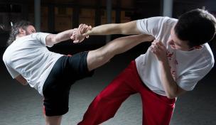 Kung-fu Bekleidung gibt es bei Anta Sports natürlich auch Kung-fu Bekleidung gibt es bei Anta Sports natürlich auch