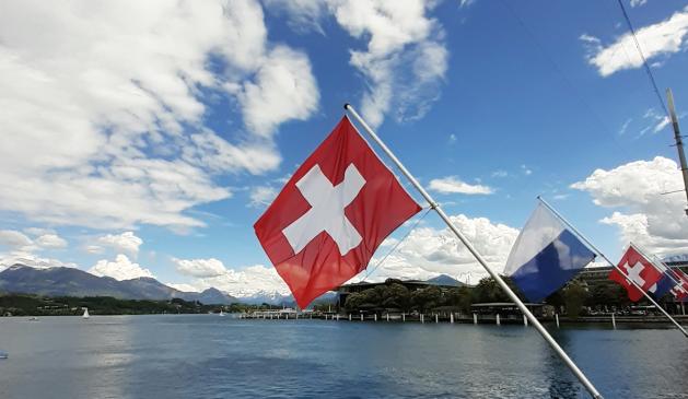 Die Flagge der Schweiz, Luzern am Vierwaldstättersee