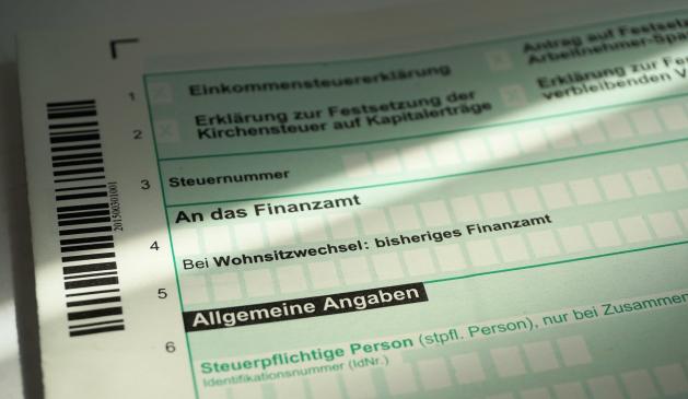 Steuerliche Neuregelung zu Optionsscheinen sorgt für Aufregung unter Tradern. Steuerliche Neuregelung zu Optionsscheinen sorgt für Aufregung unter Tradern.