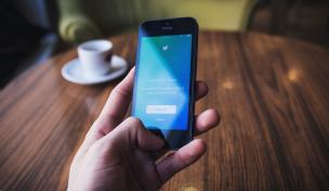Twitter-App auf dem Smartphone Twitter-App auf dem Smartphone