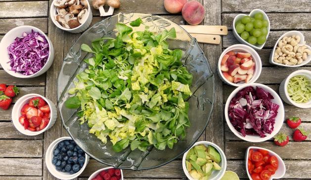 Vegane Ernährung ist mehr als nur Salat und Obst - Veganz sorgt für pfanzliche Fleischalternativen Vegane Ernährung ist mehr als nur Salat und Obst - Veganz sorgt für pfanzliche Fleischalternativen